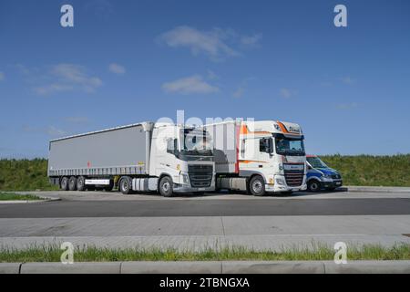 LKWs, Autobahn, Rastplatz Ruppiner See, Neuruppin, Brandenburg, Deutschland Stockfoto