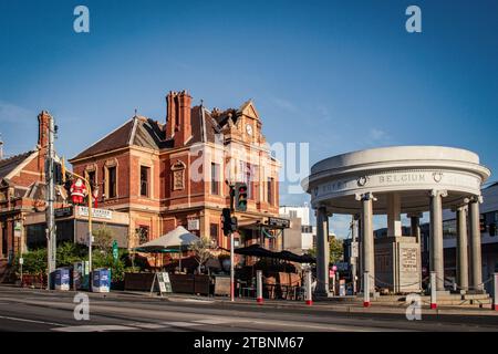 Herrliche Eleganz trifft auf modernen Charme im Herzen von Kew, Melbournes Heritage Square. Eine fesselnde Mischung aus Geschichte und Schönheit. Stockfoto