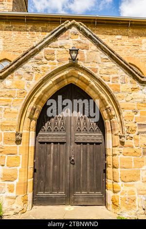 Außenansicht der St Peter & St Paul's Abington Church in Northampton, England, Großbritannien Stockfoto