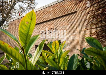 Venedig, Italien. November 2023. Ein Detail der Fassade des spanischen Pavillons bei der 18. Internationalen Biennale-Architekturausstellung in Giardini in Venedig, Italien. (Foto: Alberto Gardin/SOPA Images/SIPA USA) Credit: SIPA USA/Alamy Live News Stockfoto