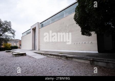 Venedig, Italien. November 2023. Ein allgemeiner Blick auf den österreichischen Pavillon bei der 18. Internationalen Architekturausstellung Venedig Biennale im Giardini-Gebiet in Venedig, Italien. (Credit Image: © Alberto Gardin/SOPA Images via ZUMA Press Wire) NUR REDAKTIONELLE VERWENDUNG! Nicht für kommerzielle ZWECKE! Stockfoto