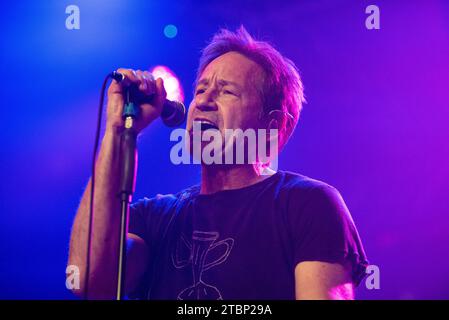 18. November 2023: Schauspieler David Duchovny tritt mit seiner Band in Mailand auf Stockfoto