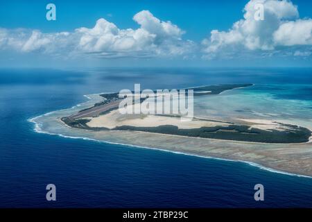 Aus der Vogelperspektive der Cocos (Keeling) Inseln und der Landebahn, Indischer Ozean, Australien Stockfoto