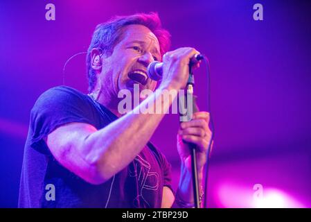 18. November 2023: Schauspieler David Duchovny tritt mit seiner Band in Mailand auf Stockfoto