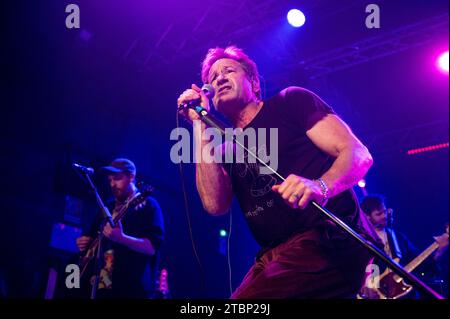 18. November 2023: Schauspieler David Duchovny tritt mit seiner Band in Mailand auf Stockfoto