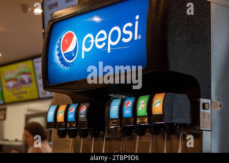 Weißrussland, Minsk - 6. oktober 2023: Das KFC-Restaurant schließt sich Stockfoto