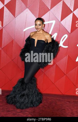 LONDON, ENGLAND – 4. DEZEMBER: Emma Weymouth nimmt an den Fashion Awards 2023 Teil, die von Pandora am 4. Dezember 2023 in Lon in der Royal Albert Hall verliehen wurden Stockfoto