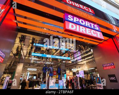 Sports Direct Shop in der Oxford Street, London, Großbritannien Stockfoto