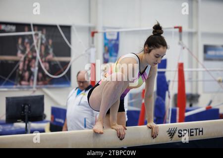 Gent, Belgien. Dezember 2023. Die belgische Turnerin Nina Derwael wurde am Freitag, den 08. Dezember 2023, in Gent während eines Trainings der belgischen Turner in Aktion dargestellt. Vor kurzem ernannte der Verband Koch zum neuen Trainer für die belgische Turnmannschaft. BELGA FOTO KURT DESPLENTER Credit: Belga Nachrichtenagentur/Alamy Live News Stockfoto