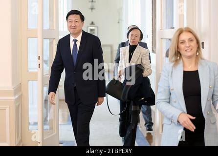 Zagreb, Kroatien. Dezember 2023. Präsident des chinesischen Olympischen Komitees (COC) Gao Zhidan vor Beginn des Treffens mit dem kroatischen Premierminister Andrej Plenkovic am 8. Dezember 2023 in Zagreb, Kroatien. Foto. Sanjin Strukic/PIXSELL Credit: Pixsell/Alamy Live News Stockfoto