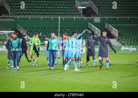 Santander, Spanien. Dezember 2023. Santander, Spanien, 7. Dezember 2023: Athletic Club-Spieler feiern den Lauf der Runde während der zweiten Runde des SM El Rey Cup 2023-24 zwischen CD Cayon und Athletic Club am 07. Dezember 2023 auf den El Sardinero Sports Fields in Santander, Spanien. (Foto: Alberto Brevers/Pacific Press) Credit: Pacific Press Media Production Corp./Alamy Live News Stockfoto