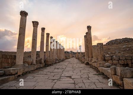 Jerash in Jordanien wurde im 2. Jahrhundert v. Chr. gegründet, brach aber unter römischer Herrschaft ab. Es ist eine der am besten erhaltenen römischen Städte der Welt Stockfoto