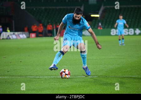 Santander, Kantabrien, Spanien. Dezember 2023. Santander, Spanien, 07. Dezember 2023: Athletic Club-Spieler Asier Villalibre (20) mit dem Ball während der zweiten Runde des SM El Rey Cup 2023-24 zwischen CD Cayon und Athletic Club am 07. Dezember 2023 auf den El Sardinero Sports Fields in Santander, Spanien. (Kreditbild: © Alberto Brevers/Pacific Press via ZUMA Press Wire) NUR REDAKTIONELLE VERWENDUNG! Nicht für kommerzielle ZWECKE! Stockfoto