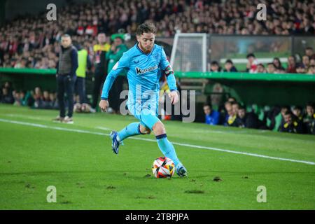 Santander, Kantabrien, Spanien. Dezember 2023. Santander, Spanien, 07. Dezember 2023: Athletic Club-Spieler Iker Muniain (10) mit dem Ball während der zweiten Runde des SM El Rey Cup 2023-24 zwischen CD Cayon und Athletic Club am 07. Dezember 2023 auf den El Sardinero Sports Fields in Santander, Spanien. (Kreditbild: © Alberto Brevers/Pacific Press via ZUMA Press Wire) NUR REDAKTIONELLE VERWENDUNG! Nicht für kommerzielle ZWECKE! Stockfoto