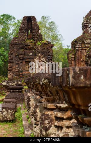 Ruinen im Mi-Sön Heiligtum, Vietnam Stockfoto