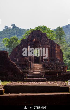 Ruinen im Mi-Sön Heiligtum, Vietnam Stockfoto