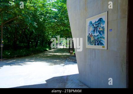 Seoul Forest, eine lebendige Mischung aus natürlicher Schönheit und künstlerischem Ausdruck, ist eine grüne Oase im Herzen von Seoul. Von reflektierenden Teichen und wilden Tieren Stockfoto