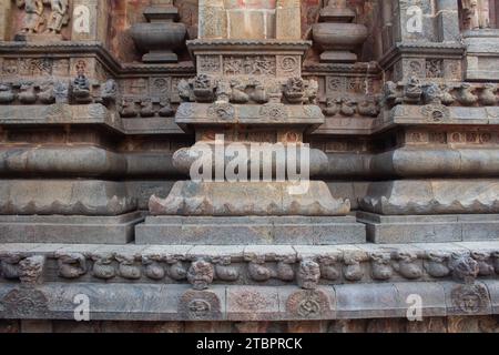 Die Säulen der Hauptkammer im Airavatesvara-Tempel in Darasuram in Kumbakonam, Indien. Stockfoto