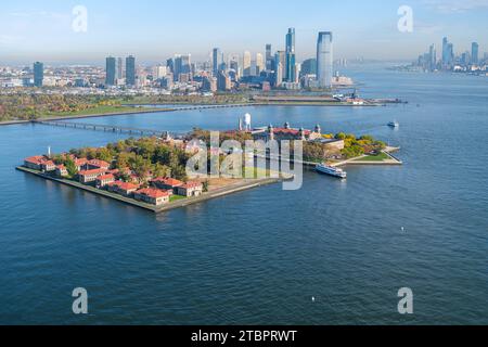 Ellis Island war von 1892 bis 1954 Einwanderungsstation und Verarbeitungsstation für Einwanderer. Heute ein historisches Museum, das mit der Fähre erreichbar ist. Stockfoto