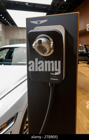 Ausstellungsraum im Einkaufszentrum Hudson Yards für luxuriöse, rein elektrische Genesis Automobile, 2023, New York City, USA Stockfoto