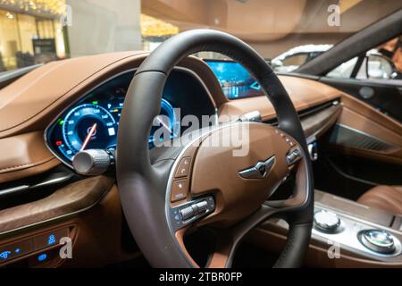 Ausstellungsraum im Einkaufszentrum Hudson Yards für luxuriöse, rein elektrische Genesis Automobile, 2023, New York City, USA Stockfoto