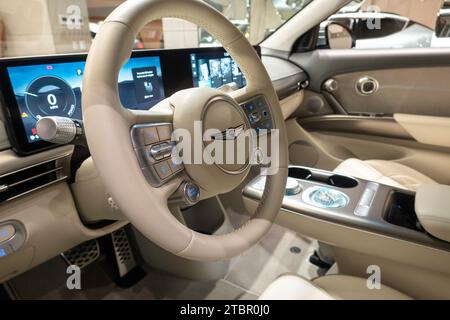 Ausstellungsraum im Einkaufszentrum Hudson Yards für luxuriöse, rein elektrische Genesis Automobile, 2023, New York City, USA Stockfoto