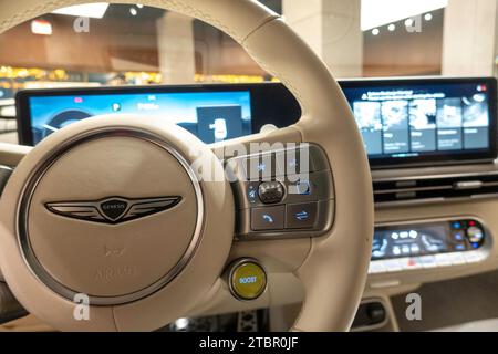 Ausstellungsraum im Einkaufszentrum Hudson Yards für luxuriöse, rein elektrische Genesis Automobile, 2023, New York City, USA Stockfoto