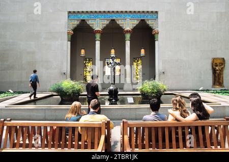 Metropolitan Museum of Art American Wing in New York. Die Loggia aus dem Hof des Louis C Tiffany Laurelton Hall. New York City, USA Stockfoto