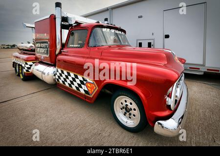 Der Hot Streak II, Zweistrahltriebwerk 1957 Chevy Pickup, parkte auf der amerikanischen Airshow 2023 in Miramar, Kalifornien. Stockfoto