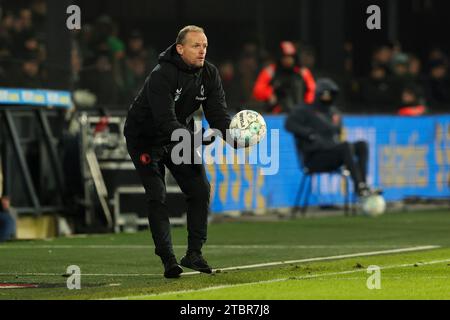 Rotterdam, Niederlande. Dezember 2023. Headcoach Michael Dingsdag vom FC Volendam während des niederländischen Eredivisie-Spiels zwischen Feyenoord und FC Volendam am 7. Dezember 2023 in Rotterdam Credit: dpa/Alamy Live News Stockfoto