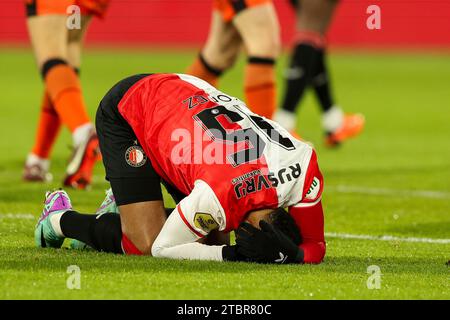 Rotterdam, Niederlande. Dezember 2023. Verletzung von Marcos Lopez aus Feyenoord während des niederländischen Eredivisie-Spiels zwischen Feyenoord und FC Volendam am 7. Dezember 2023 in Rotterdam, Niederlande Credit: dpa/Alamy Live News Stockfoto