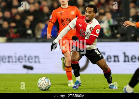 Rotterdam, Niederlande. Dezember 2023. Quinten Timber of Feyenoord in Aktion während des niederländischen Eredivisie-Spiels zwischen Feyenoord und FC Volendam am 7. Dezember 2023 in Rotterdam (Niederlande) Credit: dpa/Alamy Live News Stockfoto