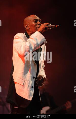 Maxi Jazz - Faithless, V2010, Hylands Park, Chelmsford, Essex, Großbritannien - 22. August 2010 Stockfoto