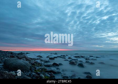 Strand in der Nähe der Möns Klint Klippe, Morgenrot, Mön Island, Dänemark Stockfoto