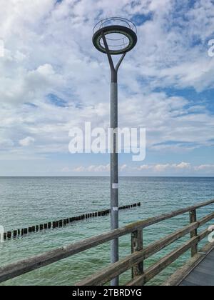 Deutschland, Mecklenburg-Vorpommern, Halbinsel Fischland-Darß-Zingst, Pier Stockfoto