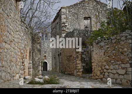 Landschaft mit malerischem Blick auf alte historische Steinbauten in Areopoli Mani, Lakonia Griechenland. Stockfoto