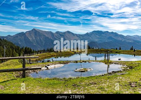 Bergsee, Bergstation Hochalmbahn, hinter Kramkogel, 2454 m, Hundskopf, 2404 m, Gamskogel, 2436 m, Rauris, Raurisertal, Pinzgau, Salzburger Land, Österreich Stockfoto