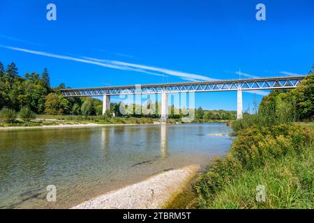 Deutschland, Bayern, Landkreis München, Pullach im Isartal, Landkreis Großhesselohe, Isar mit Großhesseloher Brücke Stockfoto