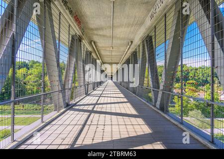 Deutschland, Bayern, Landkreis München, Pullach im Isartal, Landkreis Großhesselohe, Großhesseloher Brücke Stockfoto