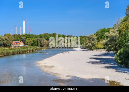 Deutschland, Bayern, München, Thalkirchen, Isartal, Blick von der Thalkirchner Brücke auf Isar, Isarwerk 2 und Flauchersteg Stockfoto