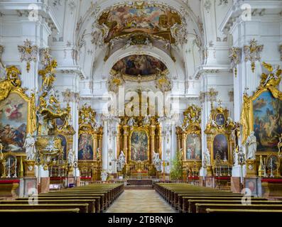 Deckenfresko und Hochaltar im barocken Marienmünster, Dießen, Oberbayern, Deutschland, Europa Stockfoto