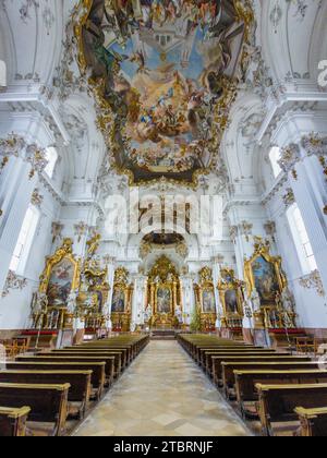 Deckenfresko und Hochaltar im barocken Marienmünster, Dießen, Oberbayern, Deutschland, Europa Stockfoto