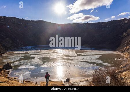 Kerid Lake ist an einem kalten märztag in island total frost Stockfoto
