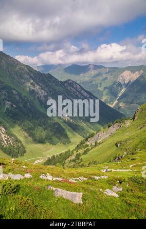 Österreich, Tirol, Schmirn, Blick vom Tuxer Pass / Tuxer Joch in Richtung Kasern und Schmirntal Stockfoto