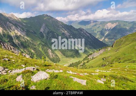 Österreich, Tirol, Schmirn, Blick vom Tuxer Pass / Tuxer Joch in Richtung Kasern und Schmirntal Stockfoto