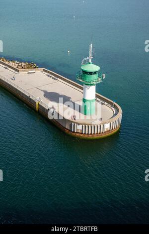 Leuchtturm und Pier von Travemünde Stockfoto