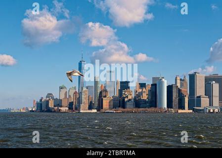 la Skyline de Manhattan à New York depuis le Ferry de staten Island - New Yorks Skyline von Manhattan von der Staten Island Ferry Stockfoto