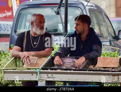 Französische Markthändler, Bio-Gemüse, Bretagne, Frankreich, September 2023 Stockfoto