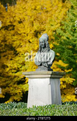 Büste von Annette von Droste-Hülshoff im Park von Schloss Hülshoff, Havixbeck, Münsterland, Nordrhein-Westfalen Stockfoto