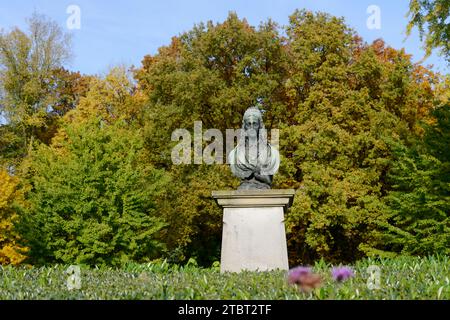 Büste von Annette von Droste-Hülshoff im Park von Schloss Hülshoff, Havixbeck, Münsterland, Nordrhein-Westfalen Stockfoto